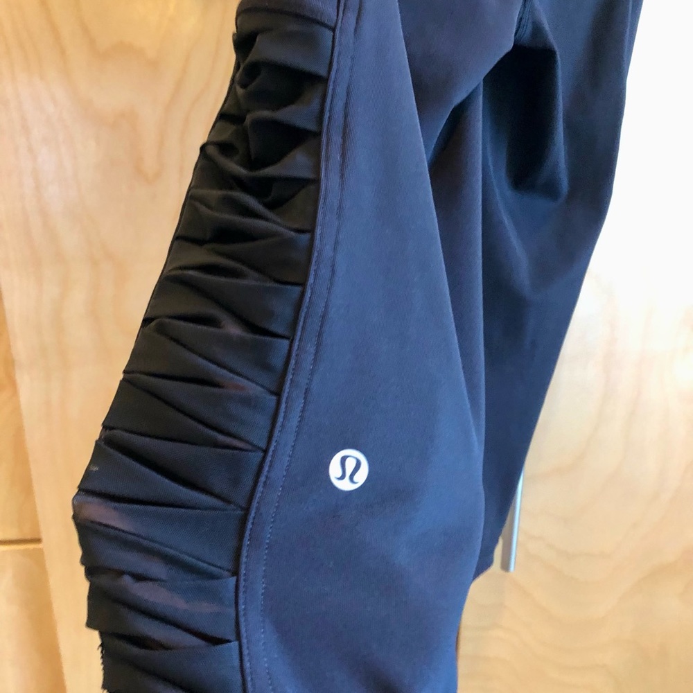 Lululemon size 2 yoga pants